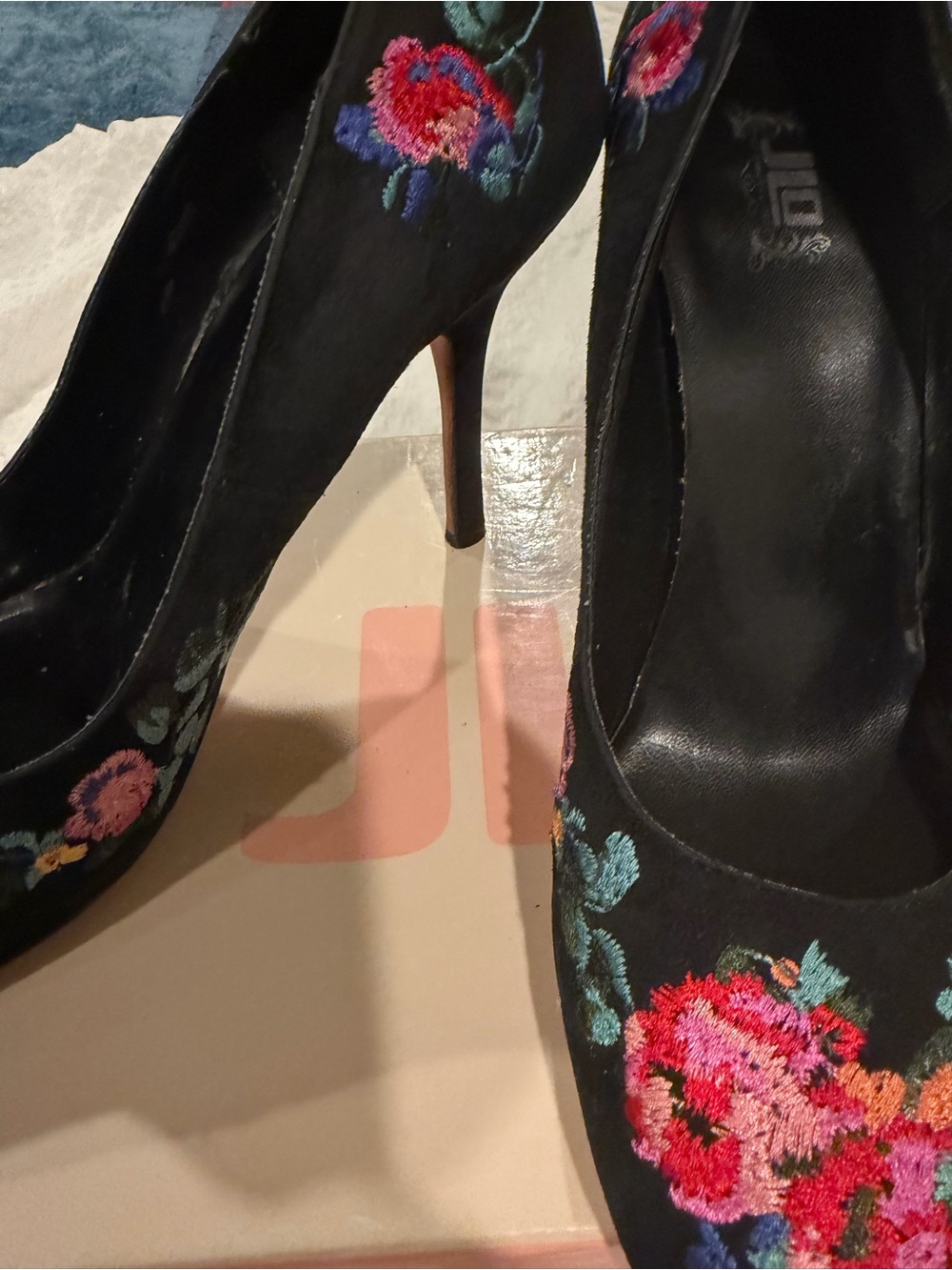 JENNIFER LOPEZ Black Embroidered Floral Suede High Heel Pumps - Picture 12 of 16